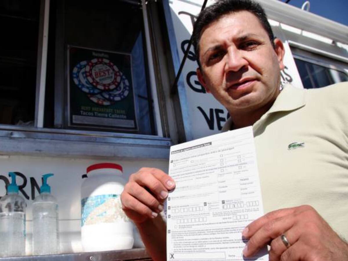 Camiones de tacos registran a votantes en Houston