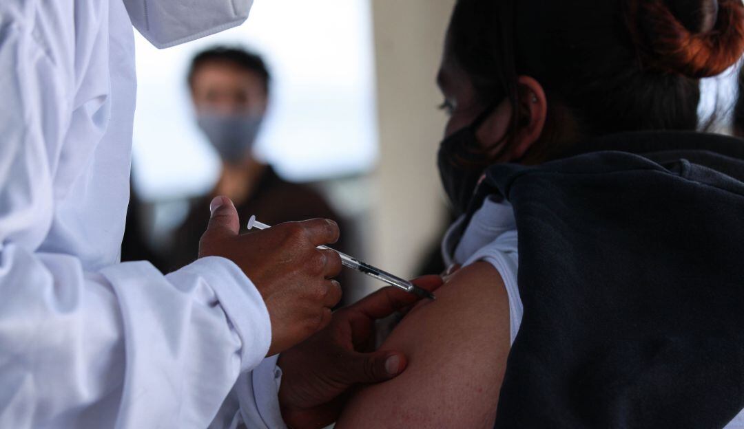 México aplicará la dosis de refuerzo en mayores de 65 años, tras la llegada de la variante Ómicron a ese país