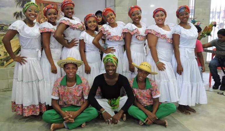 La danza los aleja de la violencia