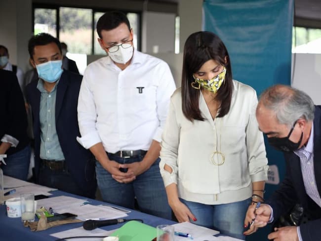 Pacto por la Juventud fue firmado en Caldas y es el primero en el Colombia.