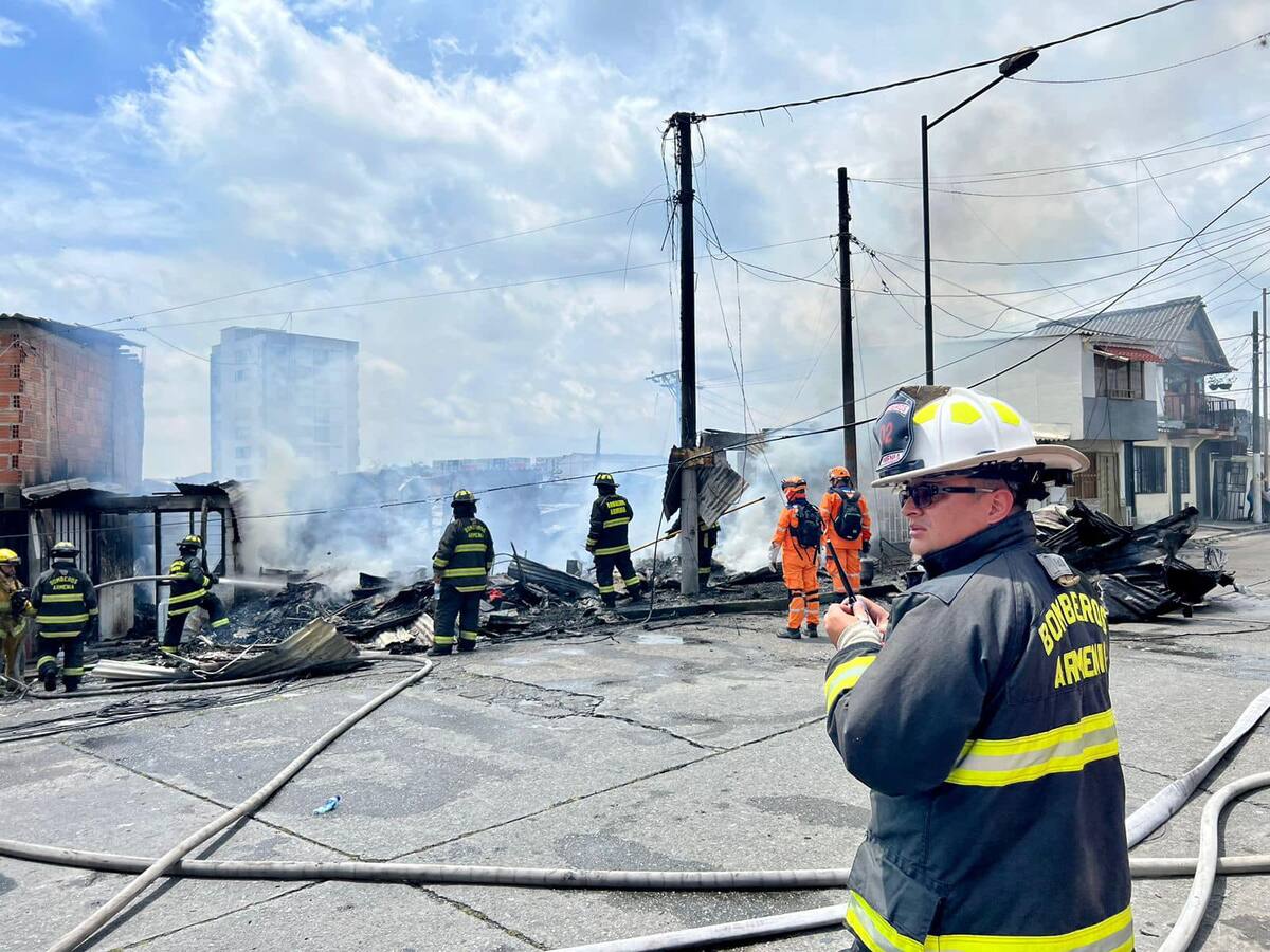 Incendio dejó una persona fallecida y seis viviendas consumidas por las llamas en Armenia