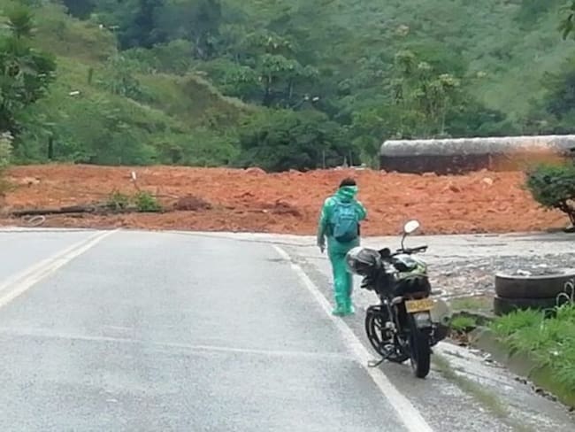 Dos muertos por deslizamiento de tierra en la autopista Medellín - Bogotá
