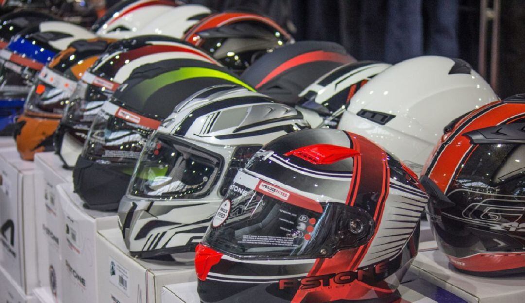 Vendedores de cascos en Cúcuta entregan elementos reglamentarios