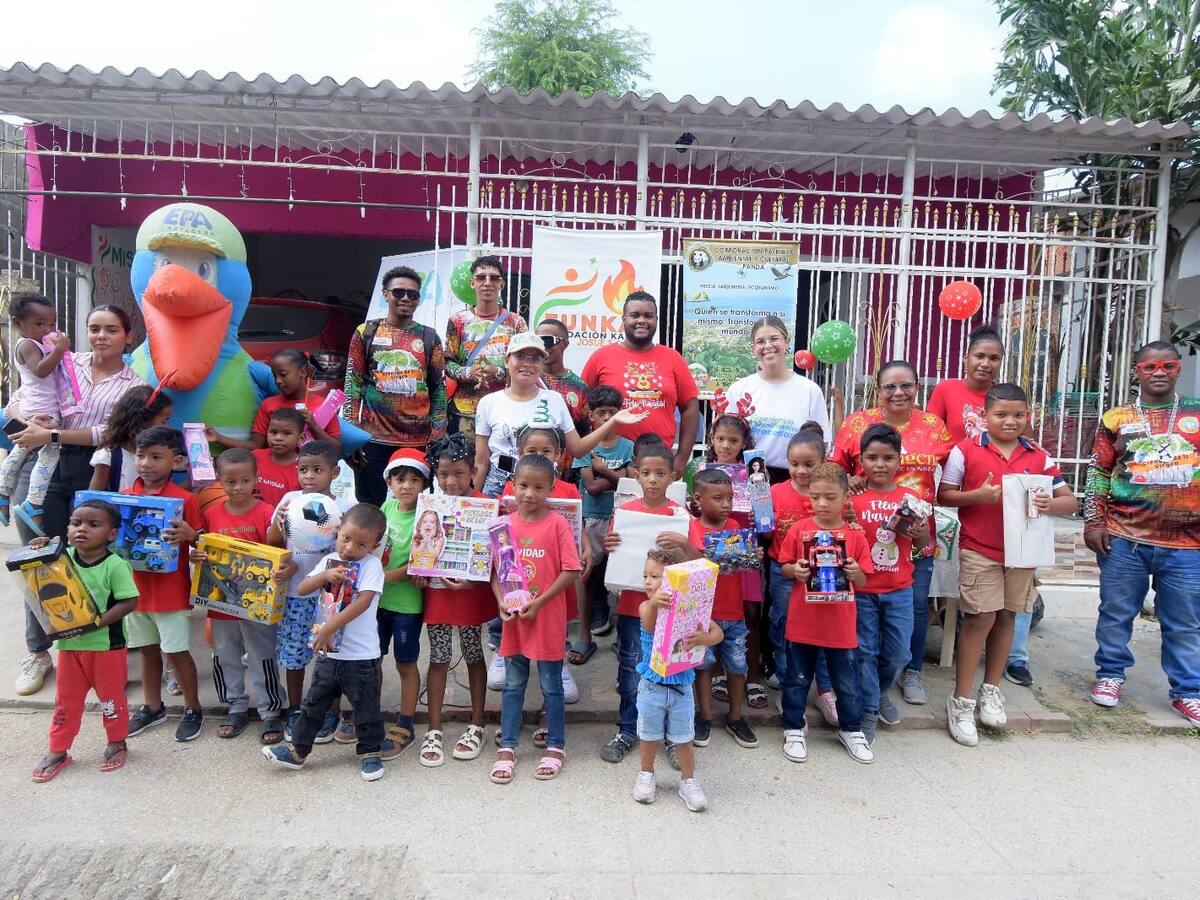 EPA Cartagena entregó regalos a niños de diversos sectores de la ciudad