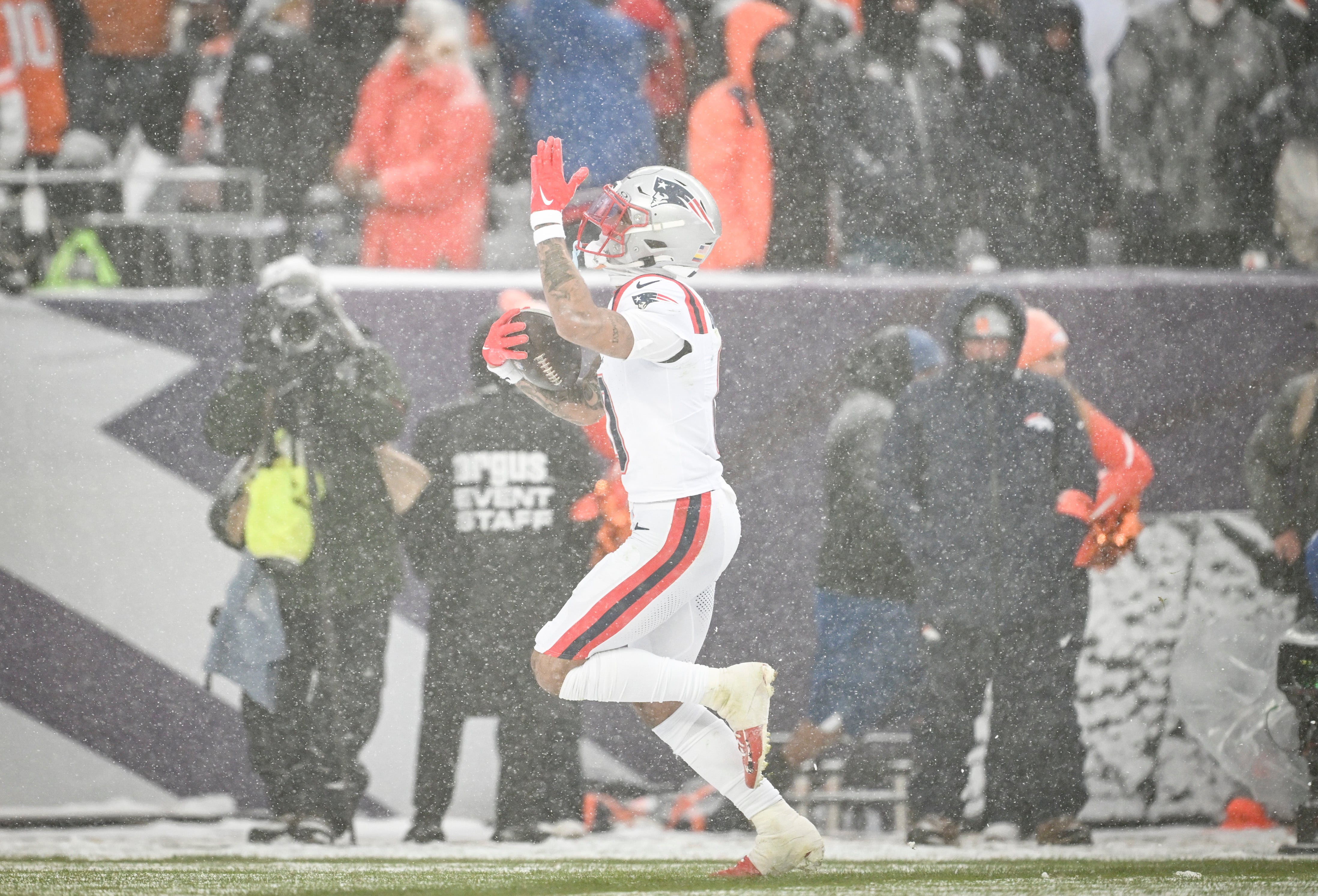 ¡Super Bowl con presencia colombiana! Los Patriots de Christian González se clasificaron.  (Photo by AAron Ontiveroz/The Denver Post)