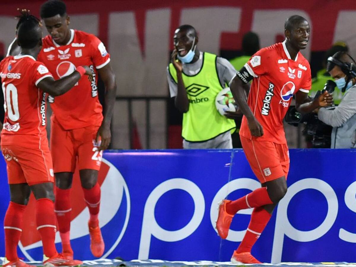 Adrián Ramos salvó al América en el clásico y le dio un respiro a Osorio