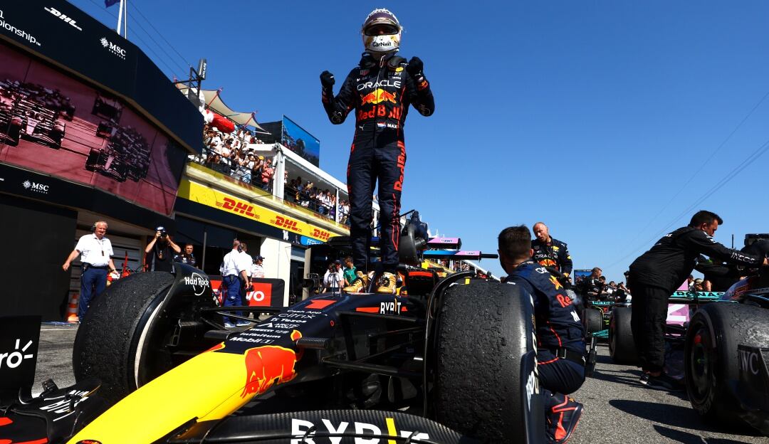 Verstappen festeja su victoria en Francia.