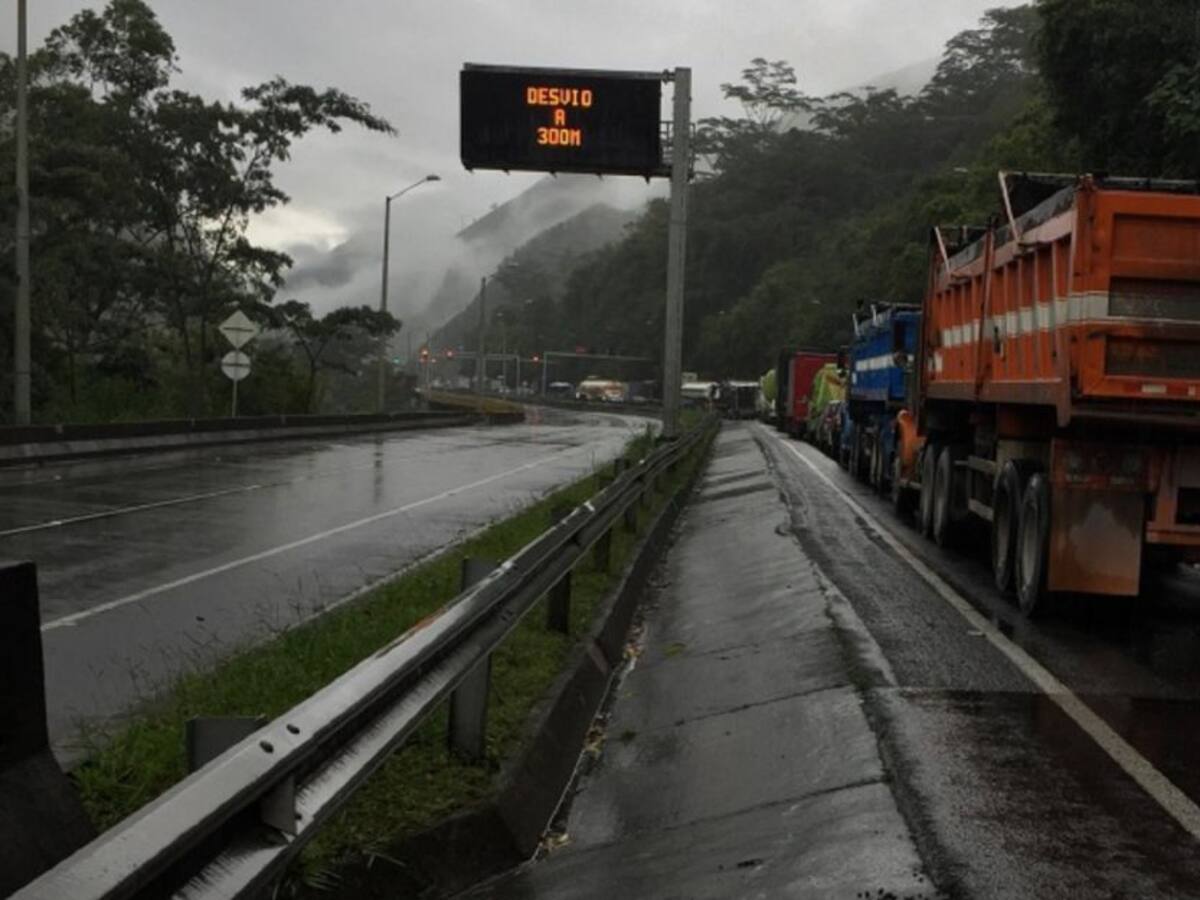 Bloqueada Buenaventura por carretera con el resto del país
