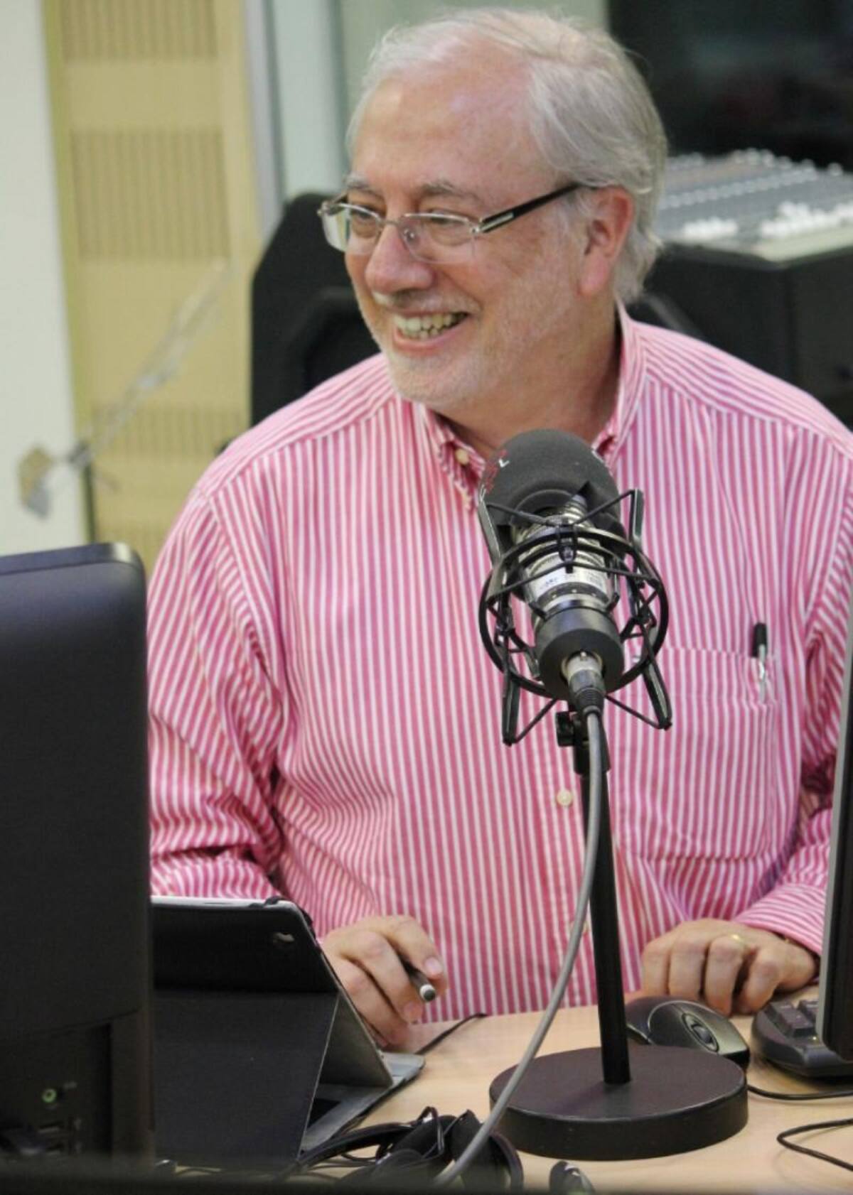 Mauricio Cabrera, Columnista de Portafolio