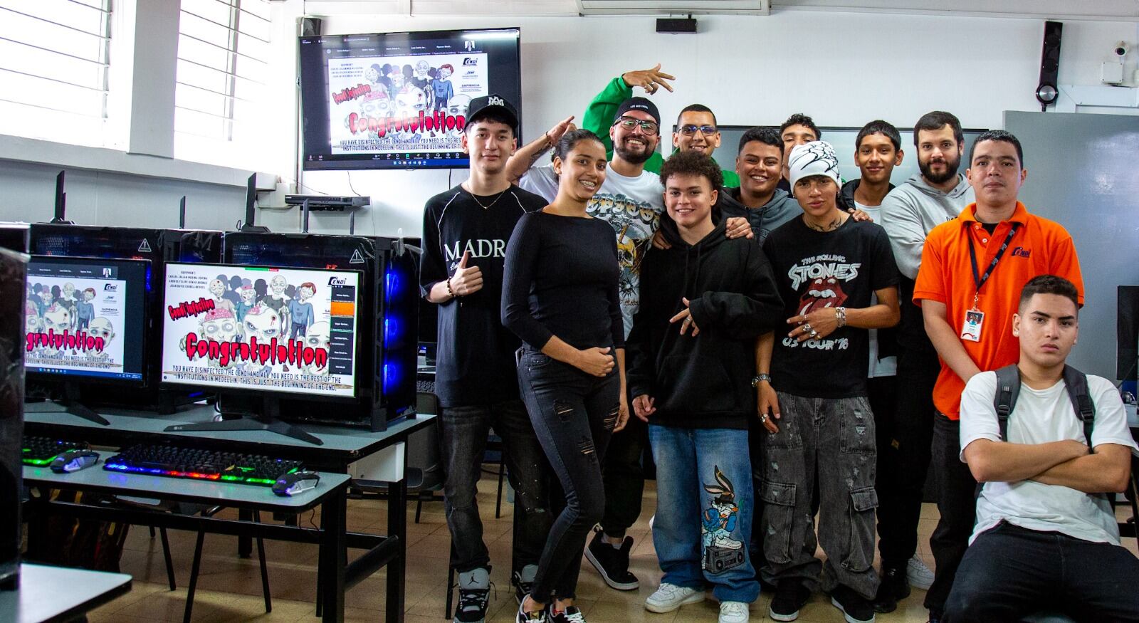 Creadores del videojuego educativo. Foto: Alcaldía de Medellín.