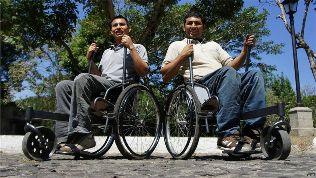 Estos reflectores solares ganaron el Premio Comunitario, que se votó a través de internet. Pueden usarse para cocinar y generar vapor. Están construidos con un aluminio altamente reflectante y pueden calentar un horno a 250 grados en una hora. Están siendo desarrollados por la empresa Trinysol en México.