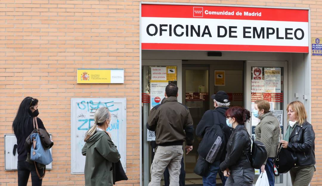 Oficinas de búsqueda de empleo en España durante la pandemia del COVID-19.        Foto: Getty 