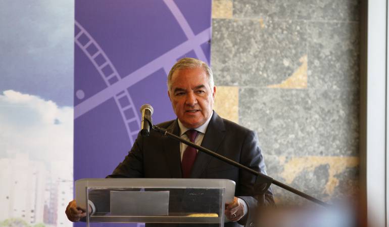 Edgardo Maya Villazón, contralor General 