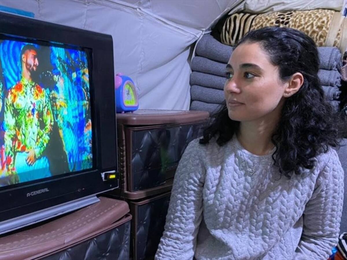Mujeres del Estado Islámico escuchan a Maluma en el campo de Roj en Siria