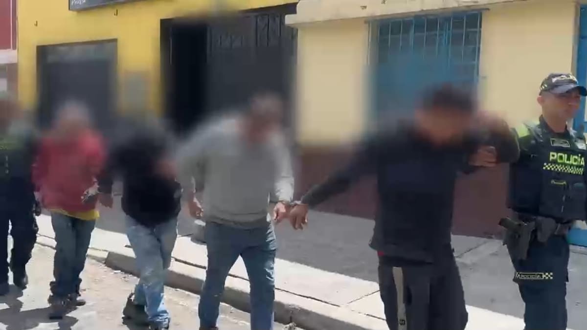 Cuatro personas fueron capturadas en Bogotá desmontando un vehículo hurtado en el barrio Restrepo