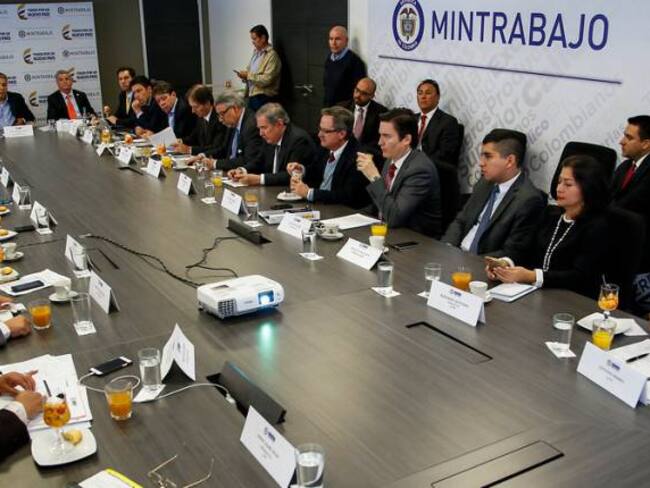 Esta semana Gobierno fijará incremento del salario mínimo para el 2016