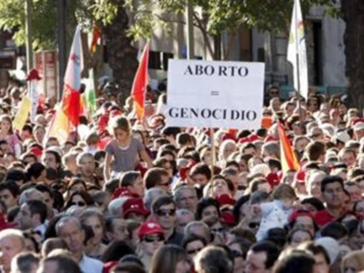 Multitudinaria manifestación en Madrid contra la reforma de ley del aborto