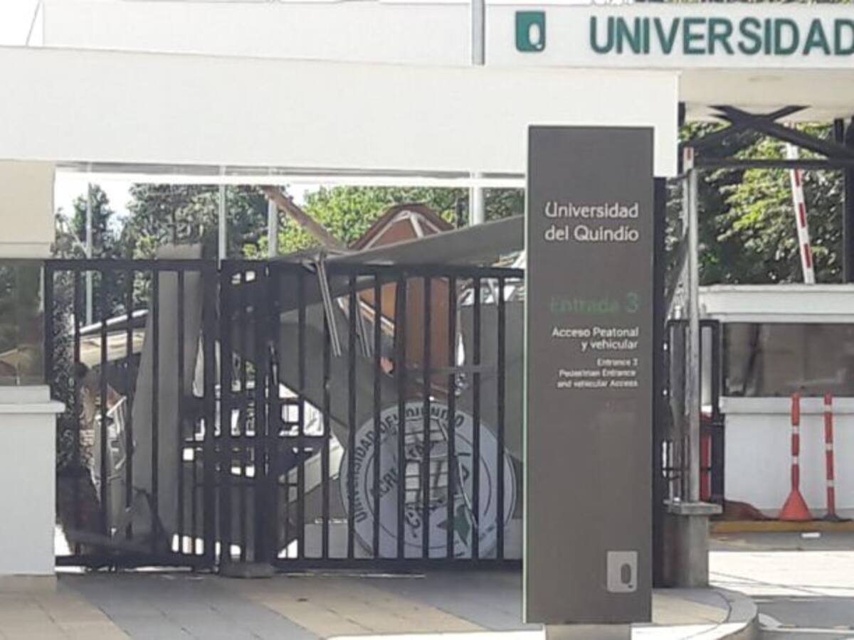 (FOTOS)Universidad Quindío sigue en paro indefinido y con ingreso bloqueado