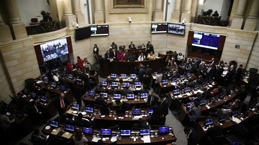 De acuerdo con el documento, suscrito por el ministro Juan Fernando Cristo, las sesiones se extenderán hasta el 23 de diciembre.. Foto: Colprensa