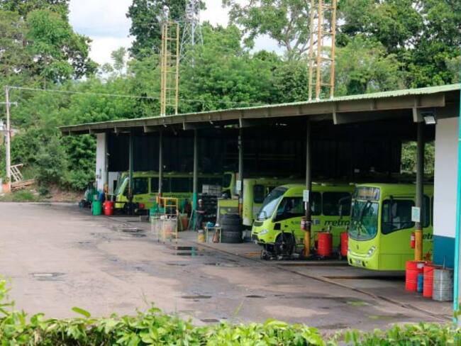 Fue identificado el hombre que murió mientras cambiaba una llanta de un bus de Metrolínea