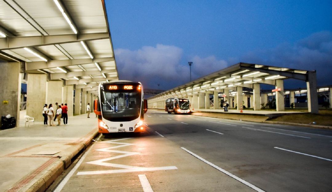 Las rutas alimentadoras iniciarán sus recorridos a las 4:30 am, y la operación troncal comenzará a las 5:00 am. También se amplía la hora de cierre.
