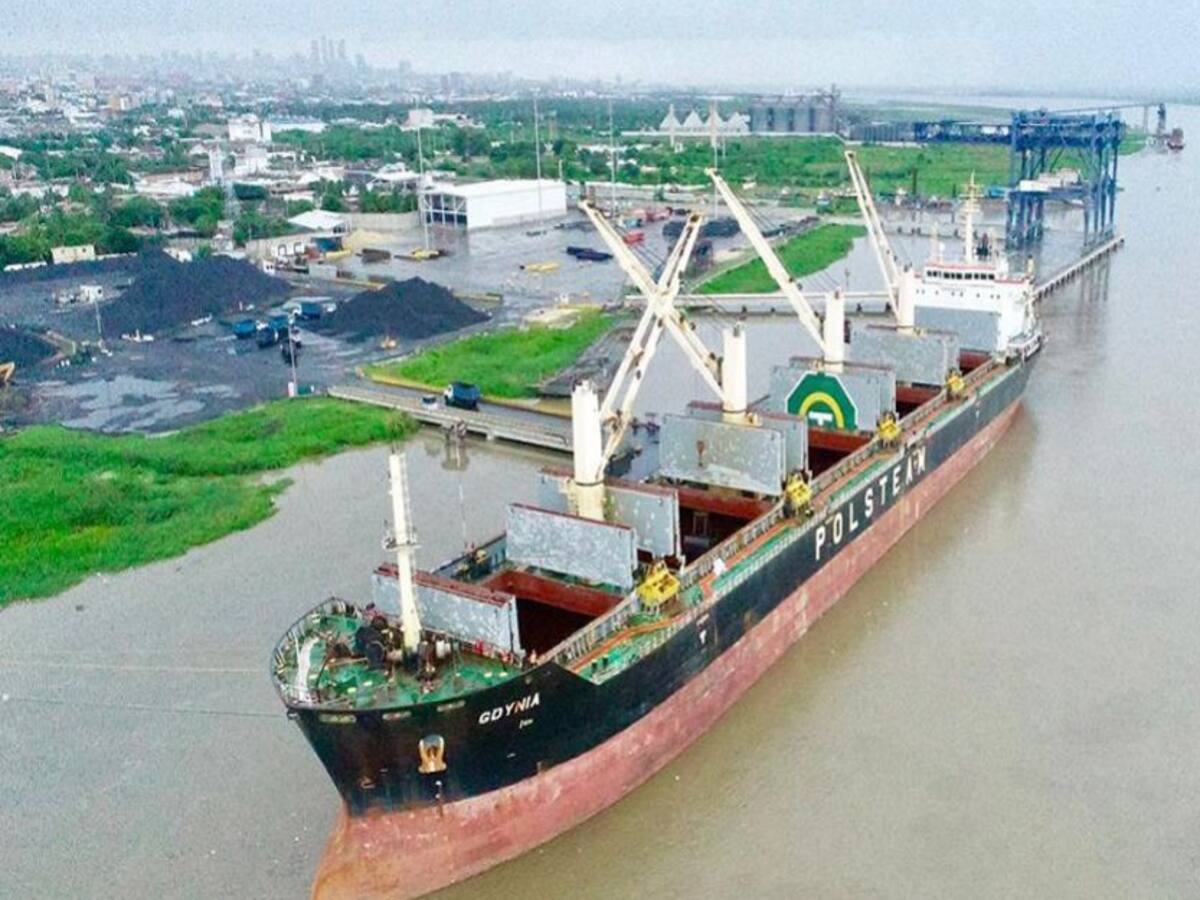 Seis buques desviados por bajo calado en puerto de Barranquilla