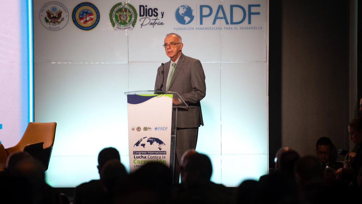 No es solo combatir la corrupción externa, sino también la propia corrupción: MinDefensa