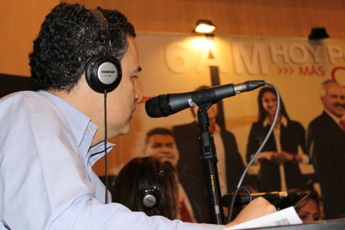 Darío Arizmendi y su equipo desde la ciudad más innovadora del mundo, mostrando lo mejor de Antioquia y sus gentes. Foto: Caracol Radio.