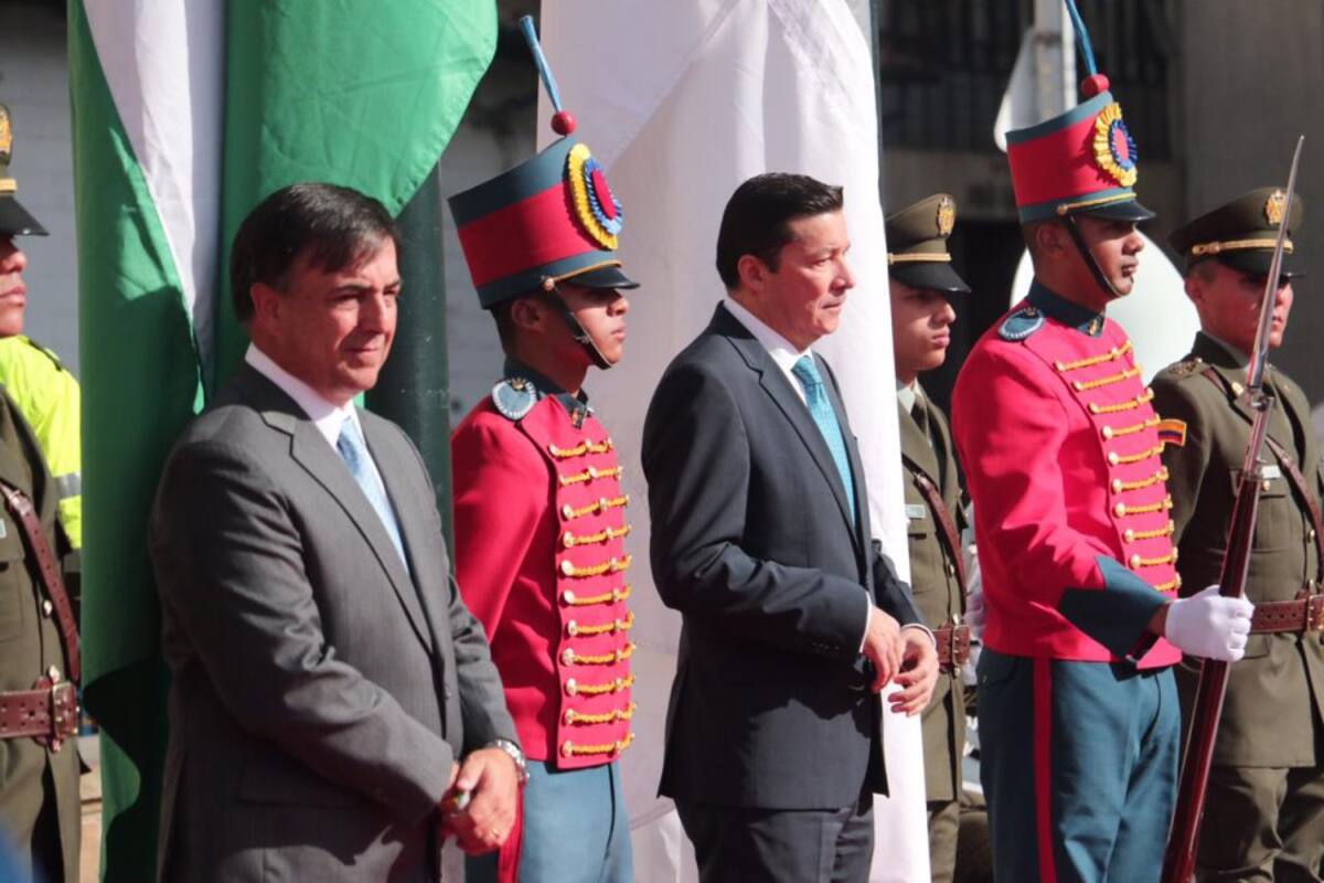 A esta hora el registrador nacional y el presidente del Consejo Nacional Electoral hacen presencia en la Plaza de Bolívar.