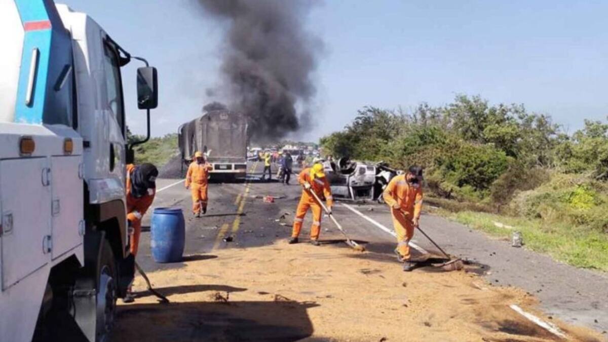 Se incendian dos vehículos en la vía Ciénaga - Barranquilla tras choque