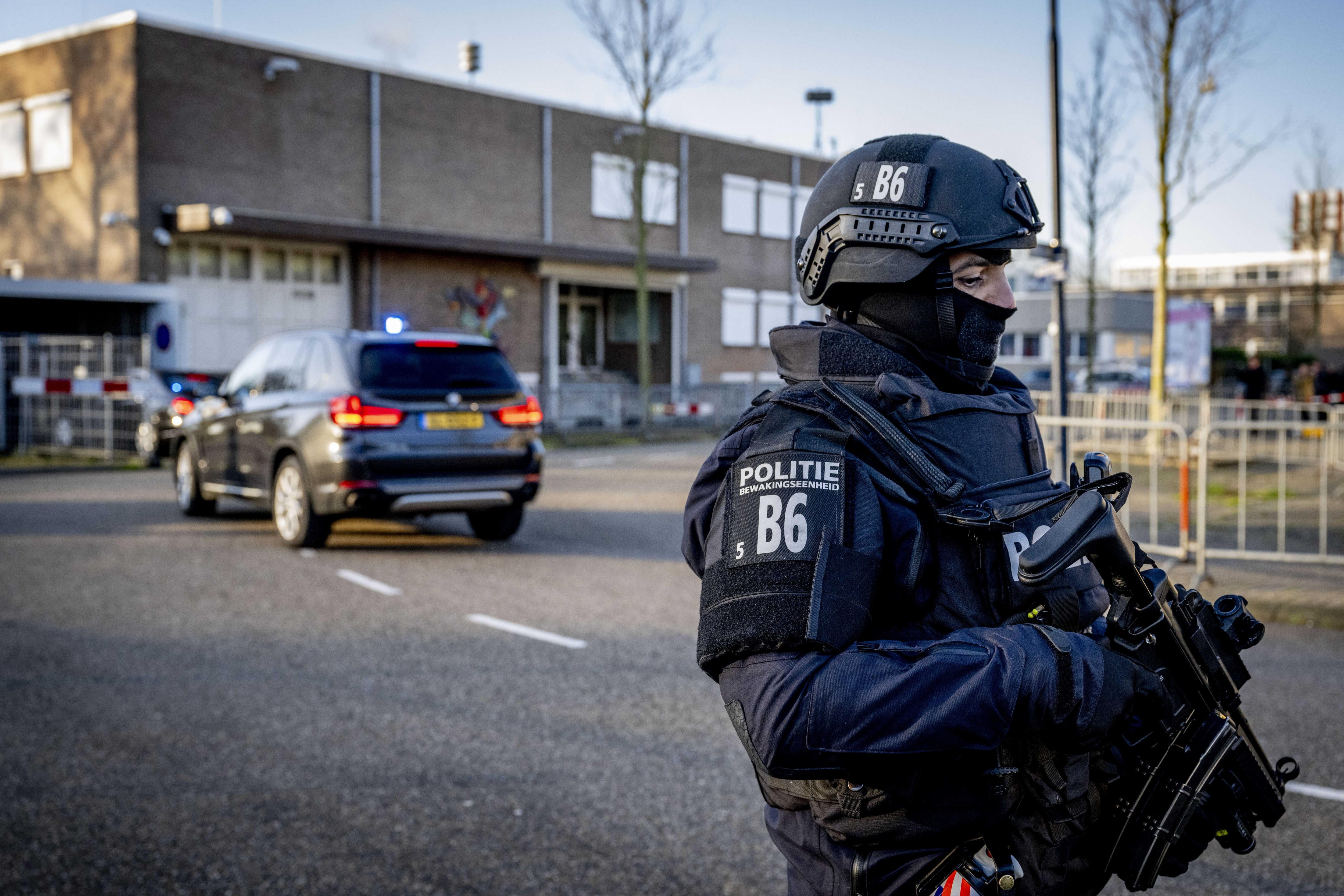 Amsterdam (Netherlands), 27/02/2024.- A secured car arrives at the extra-secure court for the verdict in the Marengo criminal case, Amsterdam, Netherlands, 27 February 2024. The court has set 27 February to deliver the verdict in the case that lasted for nearly six years and included charges of multiple assassinations and attempted homicides. A total of seventeen suspects are on trial. A life sentence has been demanded against main suspect Ridouan Taghi and five other suspects. (Países Bajos; Holanda) EFE/EPA/ROBIN UTRECHT