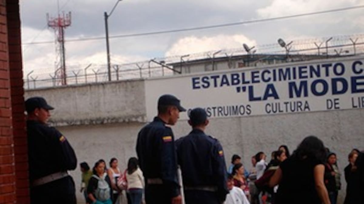Investigan posible crimen de interno en cárcel La Modelo de Bogotá