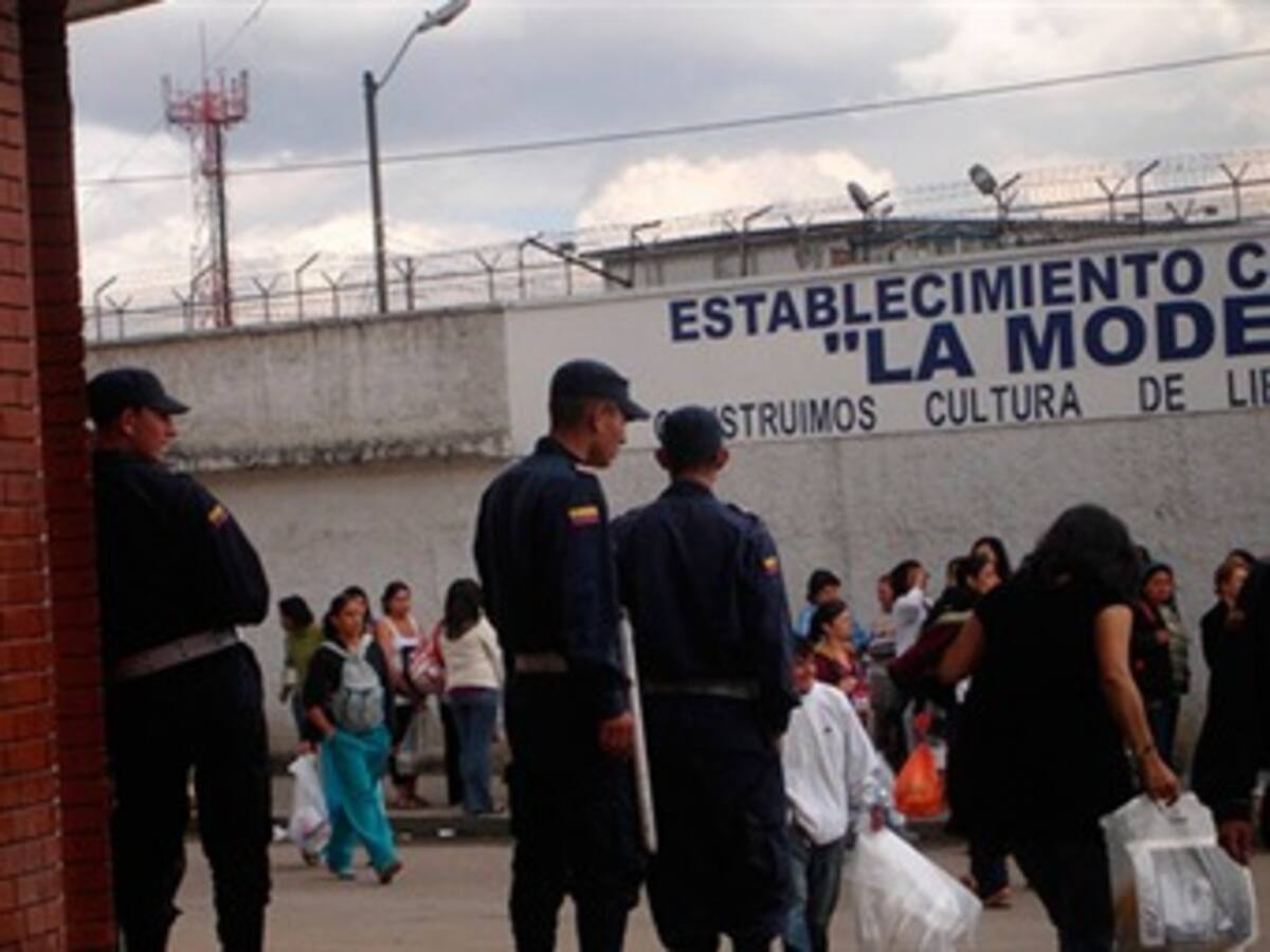 Investigan posible crimen de interno en cárcel La Modelo de Bogotá