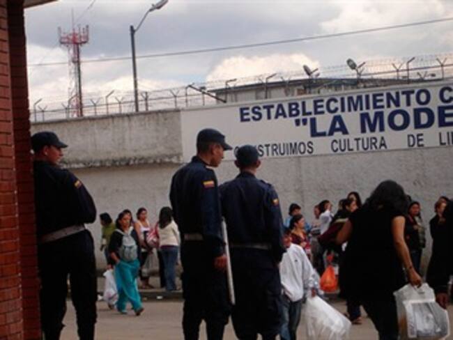 Investigan posible crimen de interno en cárcel La Modelo de Bogotá