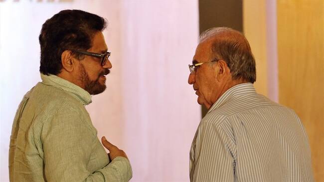 Humberto de la Calle e Iván Márquez. Foto: Agencia EFE