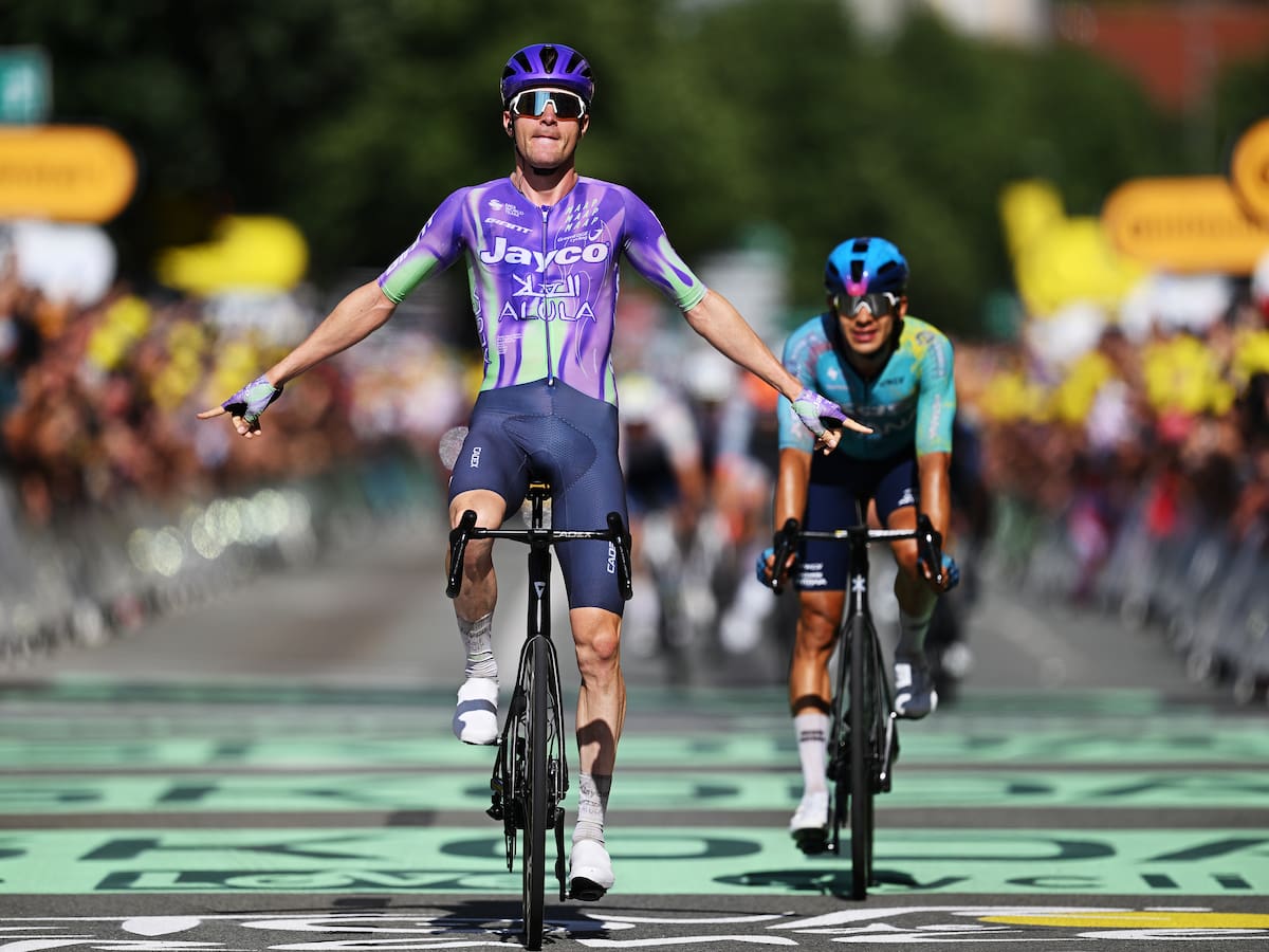 Harold Tejada roza la victoria en la etapa 13 del Tour de Francia y Mauro Schmid es el ganador