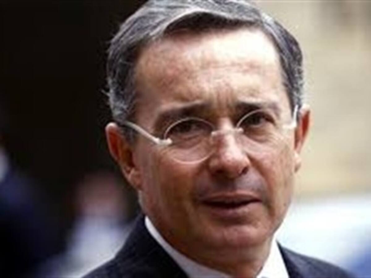 Uribe arremete contra Santos por cifras de seguridad