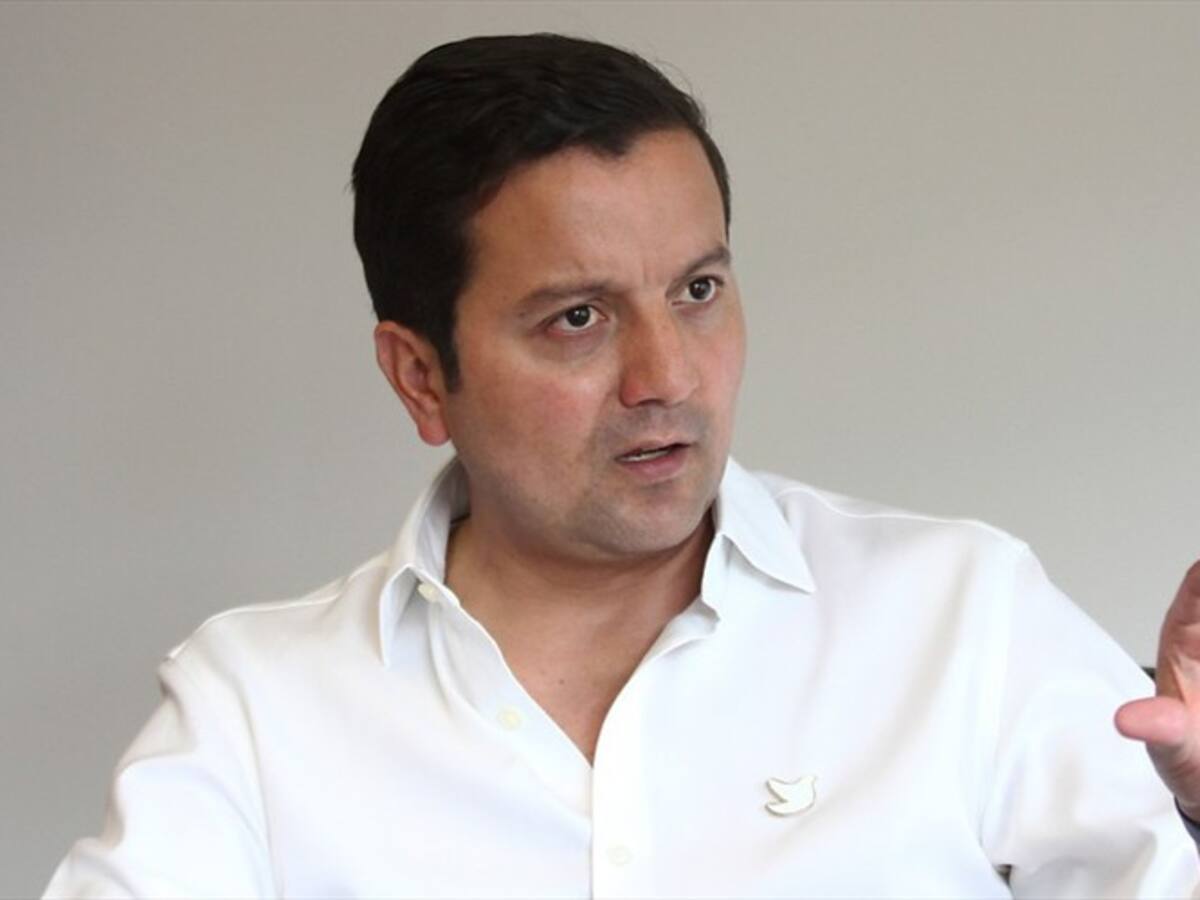 David Luna molesto con Roy Barreras: “Del afán no queda sino el cansancio”