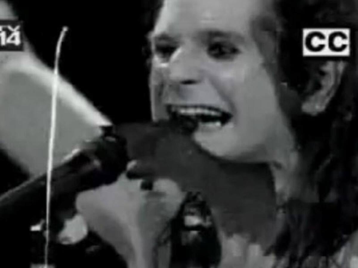 El murciélago es intocable: La noche de Halloween de 2009, Manu Gonobili atrapó un murciélago al vuelo en pleno partido entres San Antonio y Sacramento. El argentino tuvo que recibir ocho inyecciones contra la rabia. Ozzy Osbourne en un concierto trató de arrancarle la cabeza a un murciélago con la boca. Sin embargo, el animal se defendió y le mordió la cara, por lo que fue obligatorio suspender la presentación y llevar a Ozzy a emergencias.