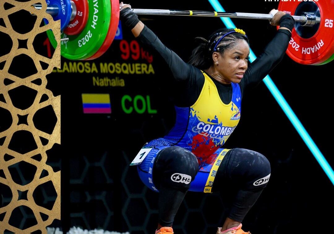 Natalia Llamosa la rompió en el Mundial de Halterofilia / @iwfnet