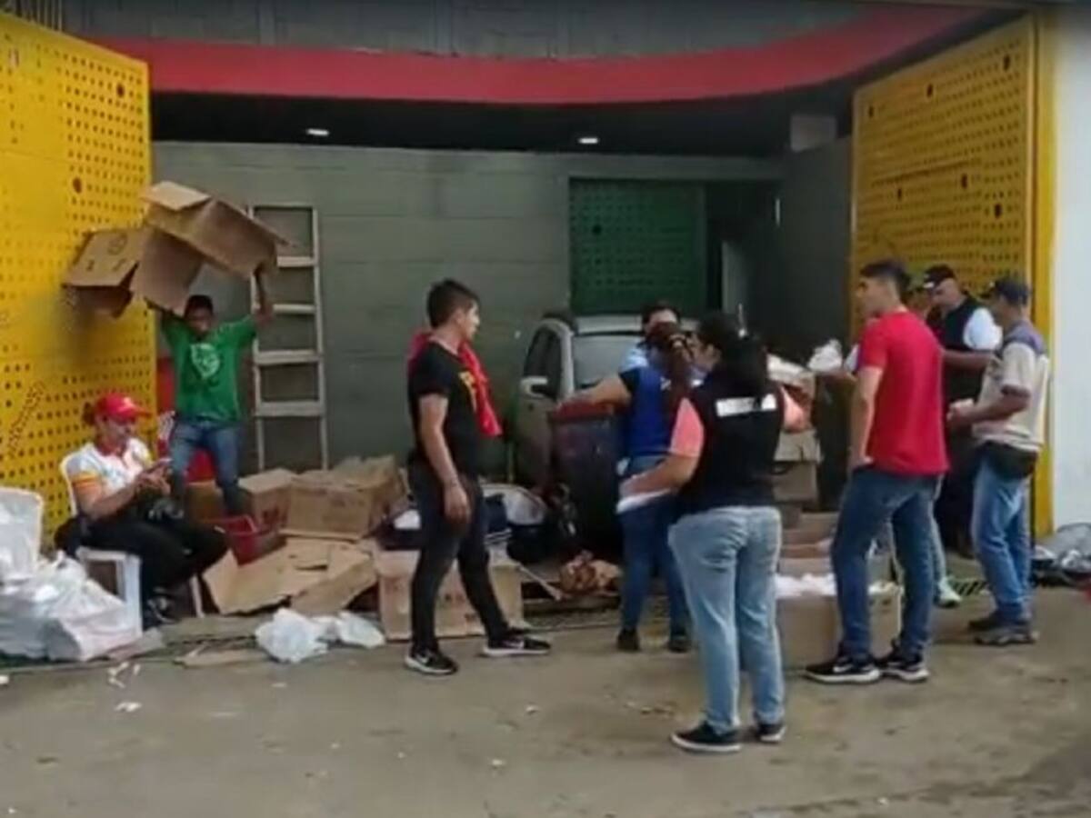 Tuvieron que regalar comida que no se vendió en megaconcierto