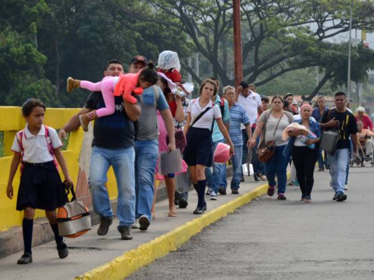 Autorizan el paso de venezolanos a Colombia por 12 horas