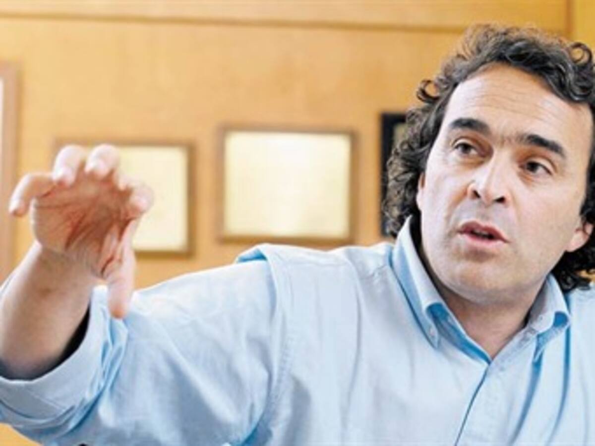 Duras críticas de Sergio Fajardo por cancelación de la 'vuelta a Colombia' del Partido Verde