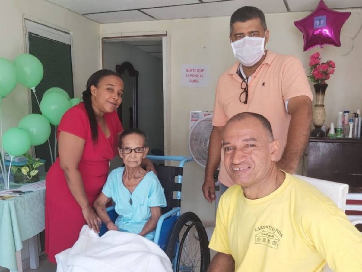 Donan sillas de ruedas a personas en condición de discapacidad en Cartagena