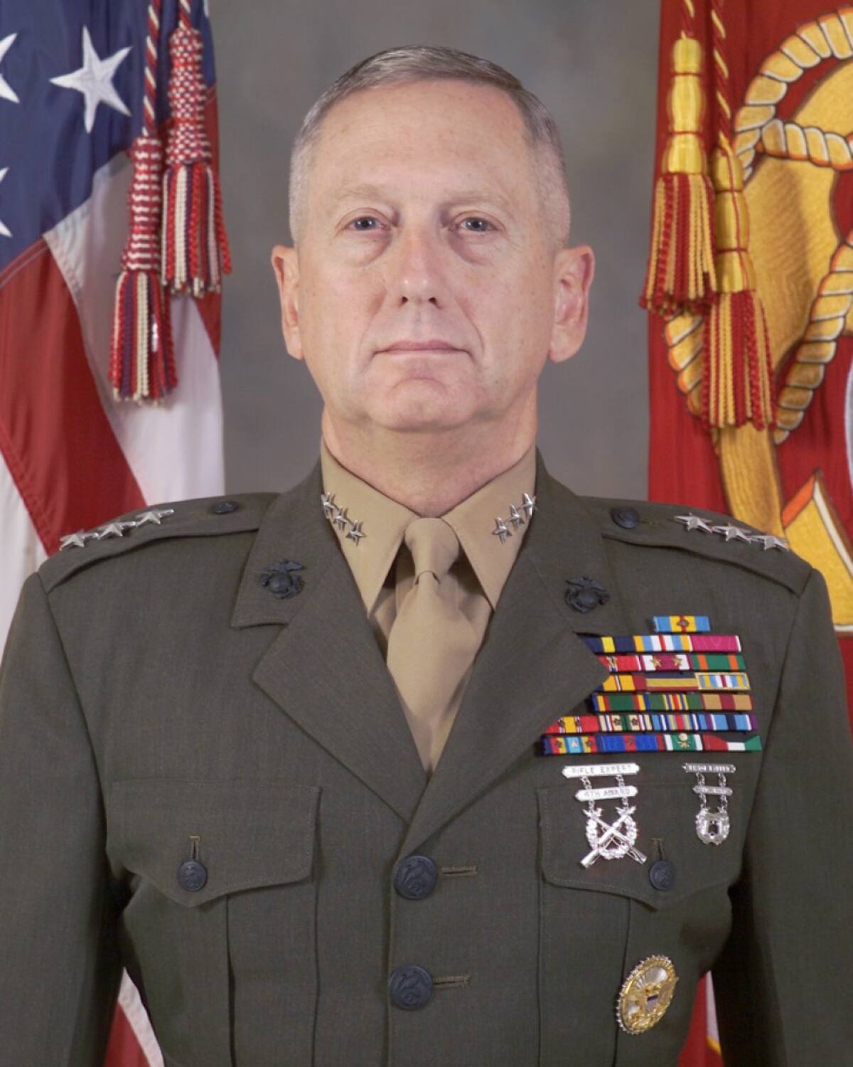 El Perro Loco que manejará Defensa: El futuro secretario de Defensa de los Estados Unidos, el general retirado James Mattis, no sólo es conocido por sus capacidades como soldado o estratega, sino por sus polémicas declaraciones. Apodado el "Perro loco", a Mattis se le atribuye la frase: "Sé educado, pero ten un plan para matar a todo el que te encuentres".