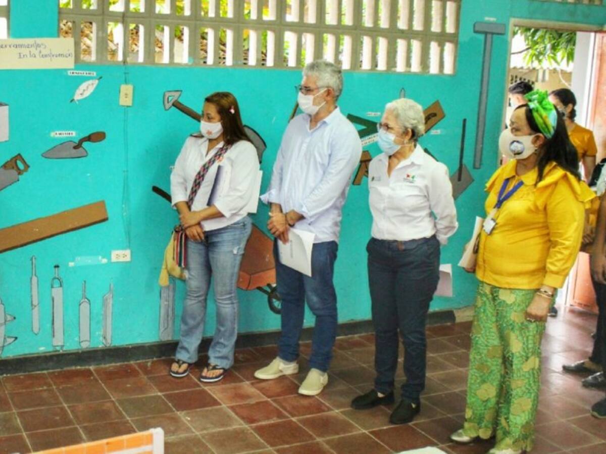 CASD Manuela Beltrán inauguró muestra productiva en petroquímica plástica