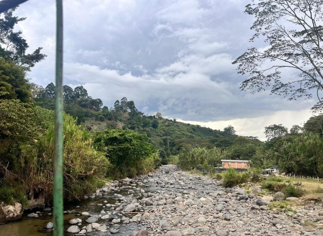 Caudal del río Quindío en tiempos de sequía a su paso por zona rural de Salento. Foto: Cortesía Faber Buitrago