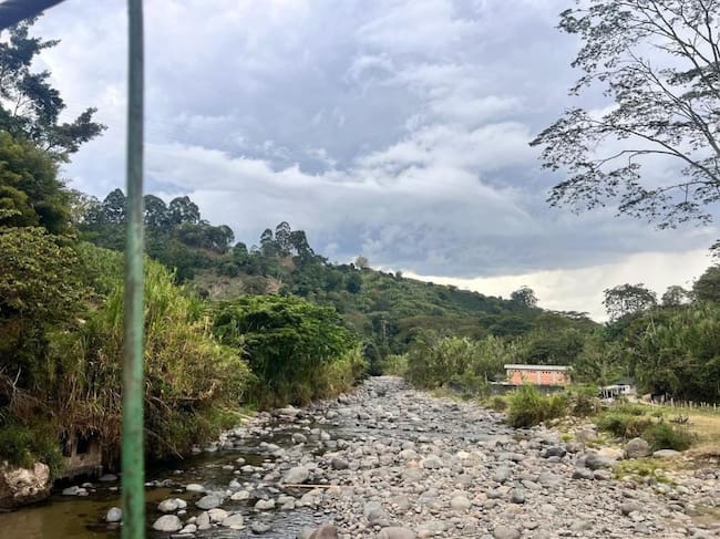 Caudal del río Quindío en tiempos de sequía a su paso por zona rural de Salento. Foto: Cortesía Faber Buitrago