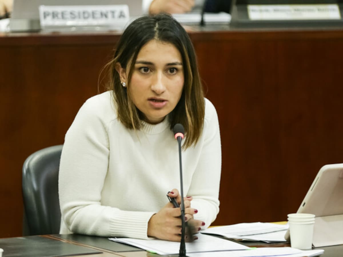 Al Oído: Laura Sarabia, cada día más insostenible por el mismo Gobierno, debería renunciar