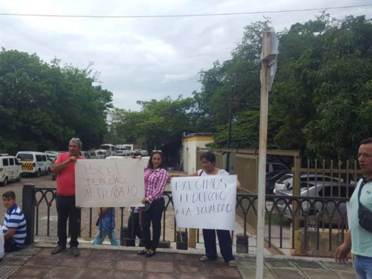 Congestión vial por protesta de transporte escolar